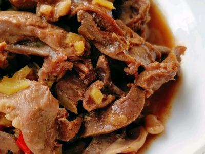 家常版“爆炒豬心”的作法-家常味炒菜譜