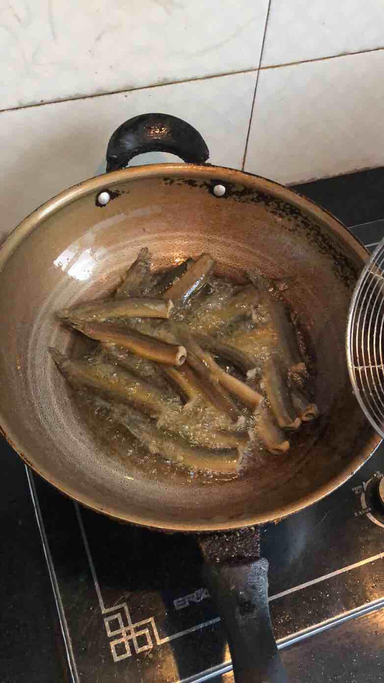 泡椒泥鰍的做法-酸辣味燒菜譜