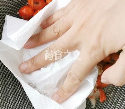 啤酒小龍蝦尾的做法-咸鮮味炒菜譜