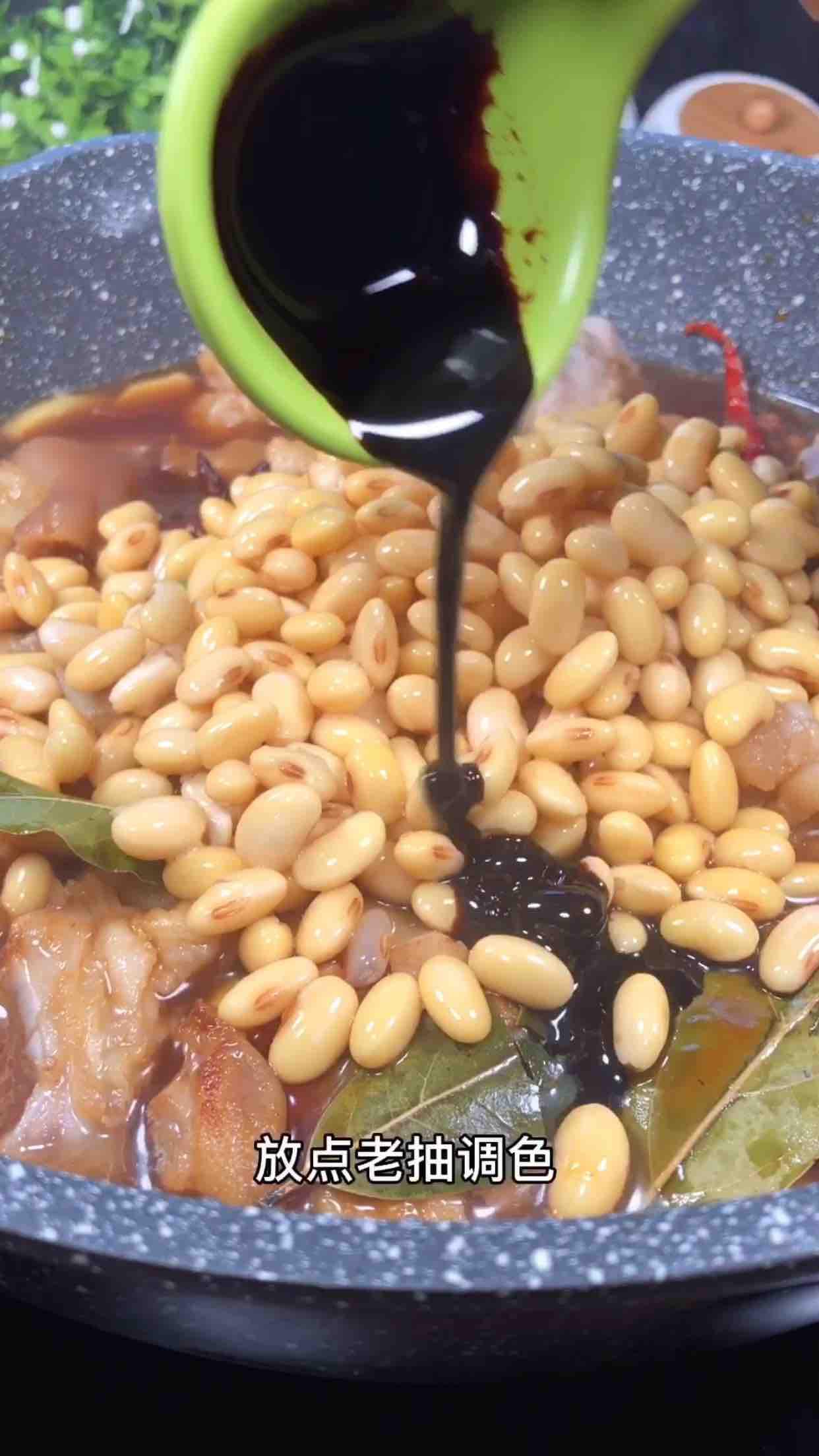 豬蹄燜黃豆的做法-家常味燉菜譜