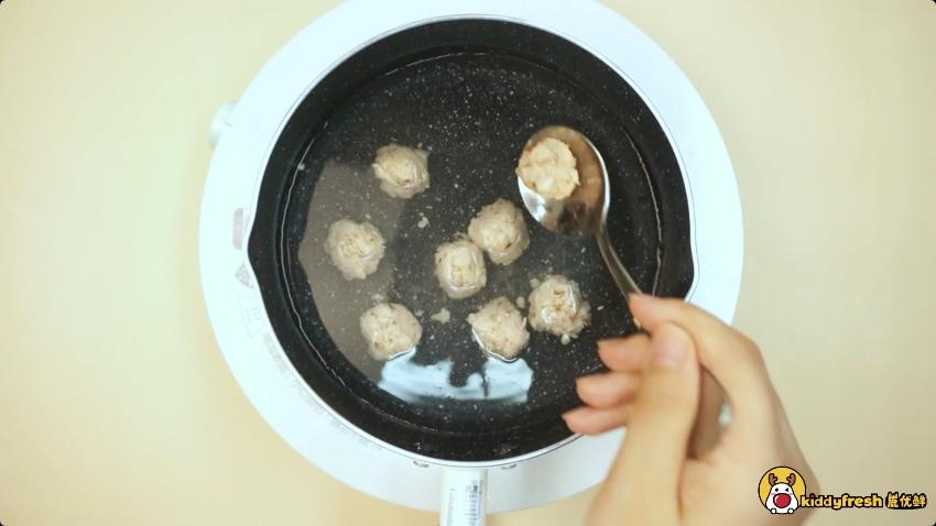 酸甜可口豬肉丸的做法-家常味煮菜譜