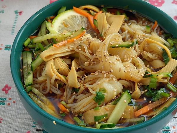 涼拌魔芋絲，清新爽口超開胃的做法-家常味拌菜譜