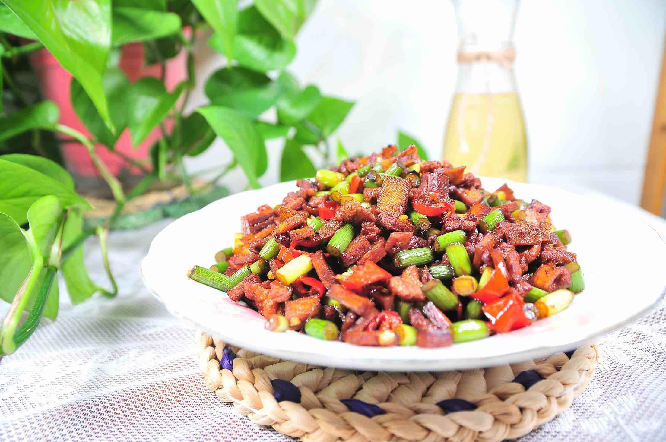 蒜薹肉丁炒豆干的做法-家常味炒菜譜