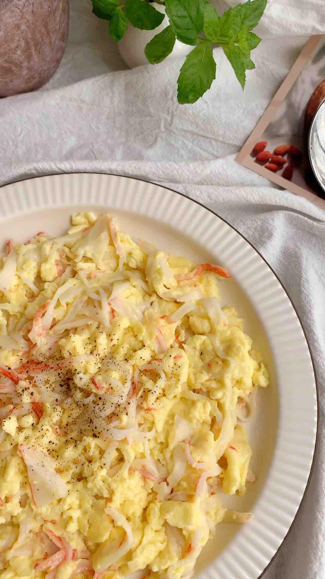 好吃不胖的蟹柳滑蛋的做法-咸鮮味炒菜譜