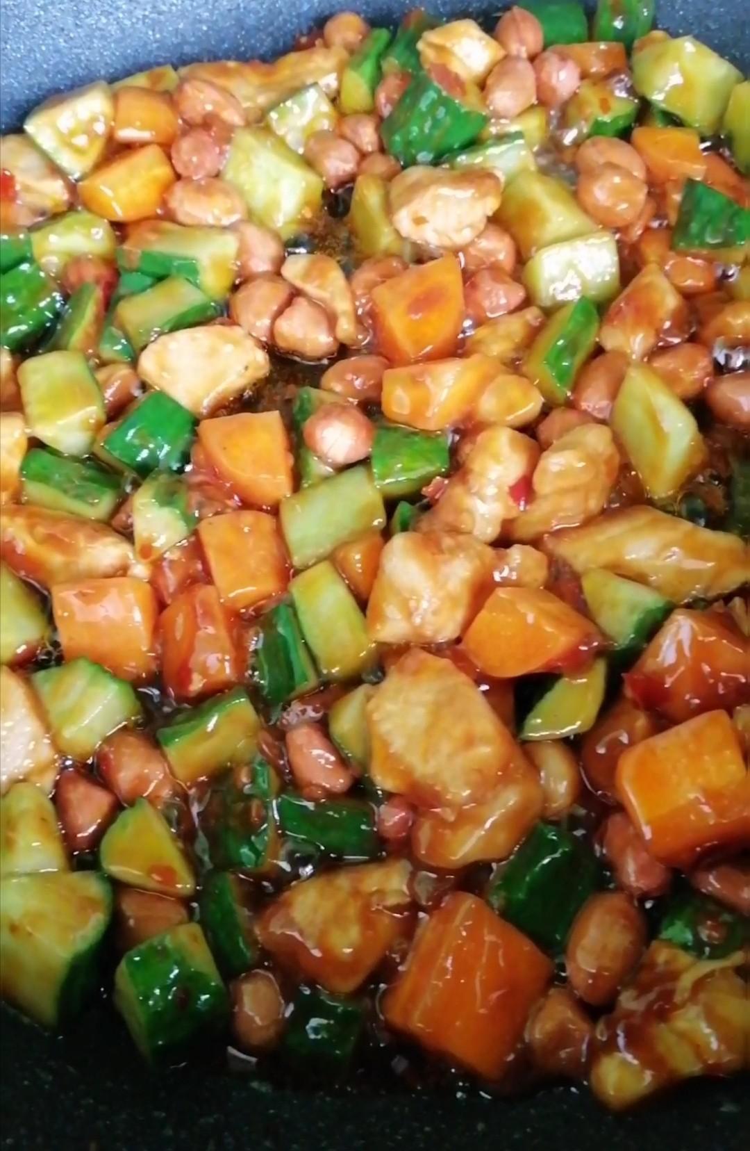 宮保雞丁的做法-酸辣味炒菜譜