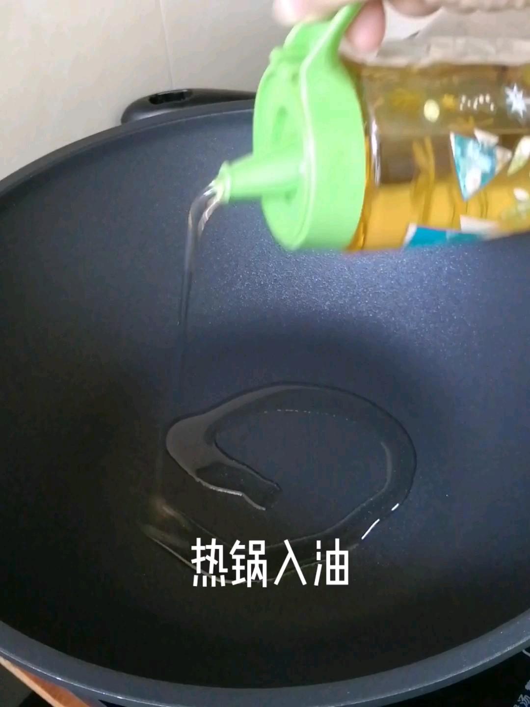 洋蔥胡蘿卜炒雞腿肉的做法-家常味炒菜譜