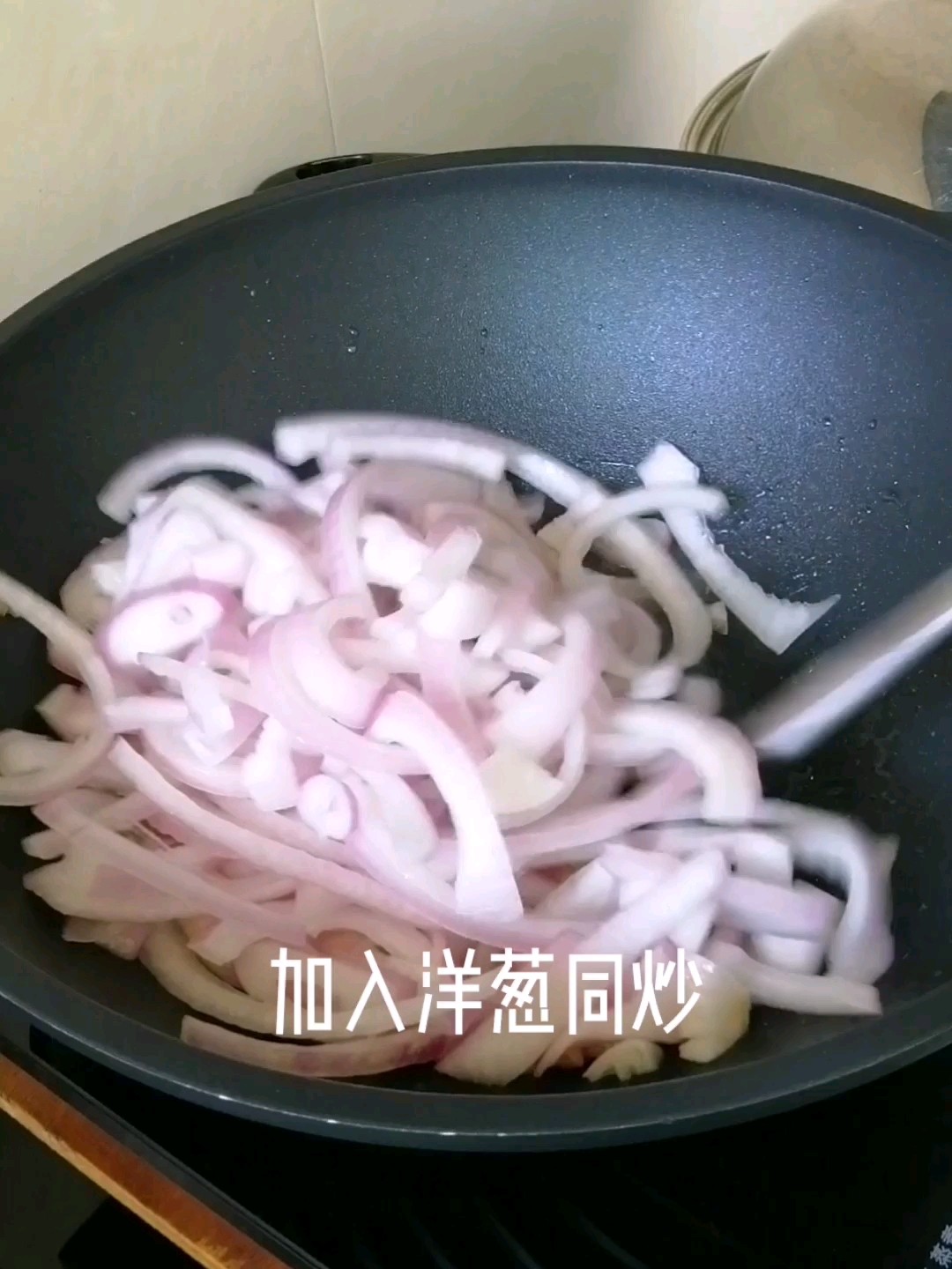 洋蔥胡蘿卜炒雞腿肉的做法-家常味炒菜譜