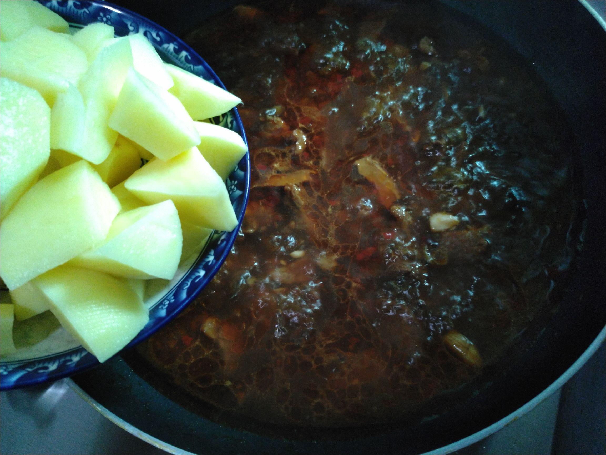 牛肉燉土豆的做法-咸鮮味燉菜譜