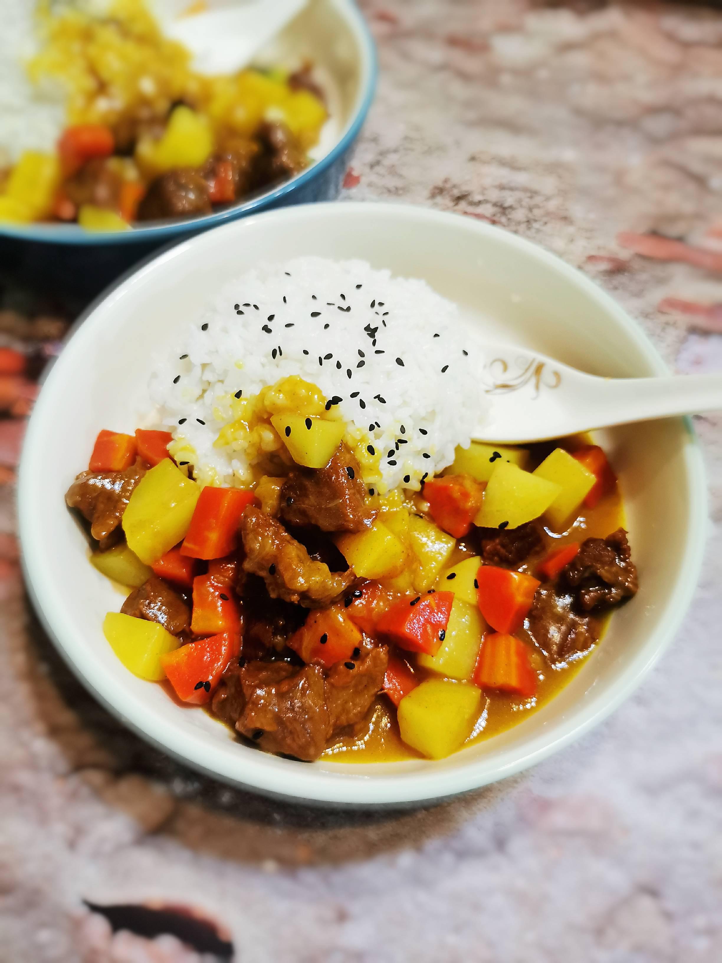 2塊咖喱就能搞定的美味，不需要其他調(diào)味品，兒子說比買的好吃多了的做法-咖喱味煮菜譜