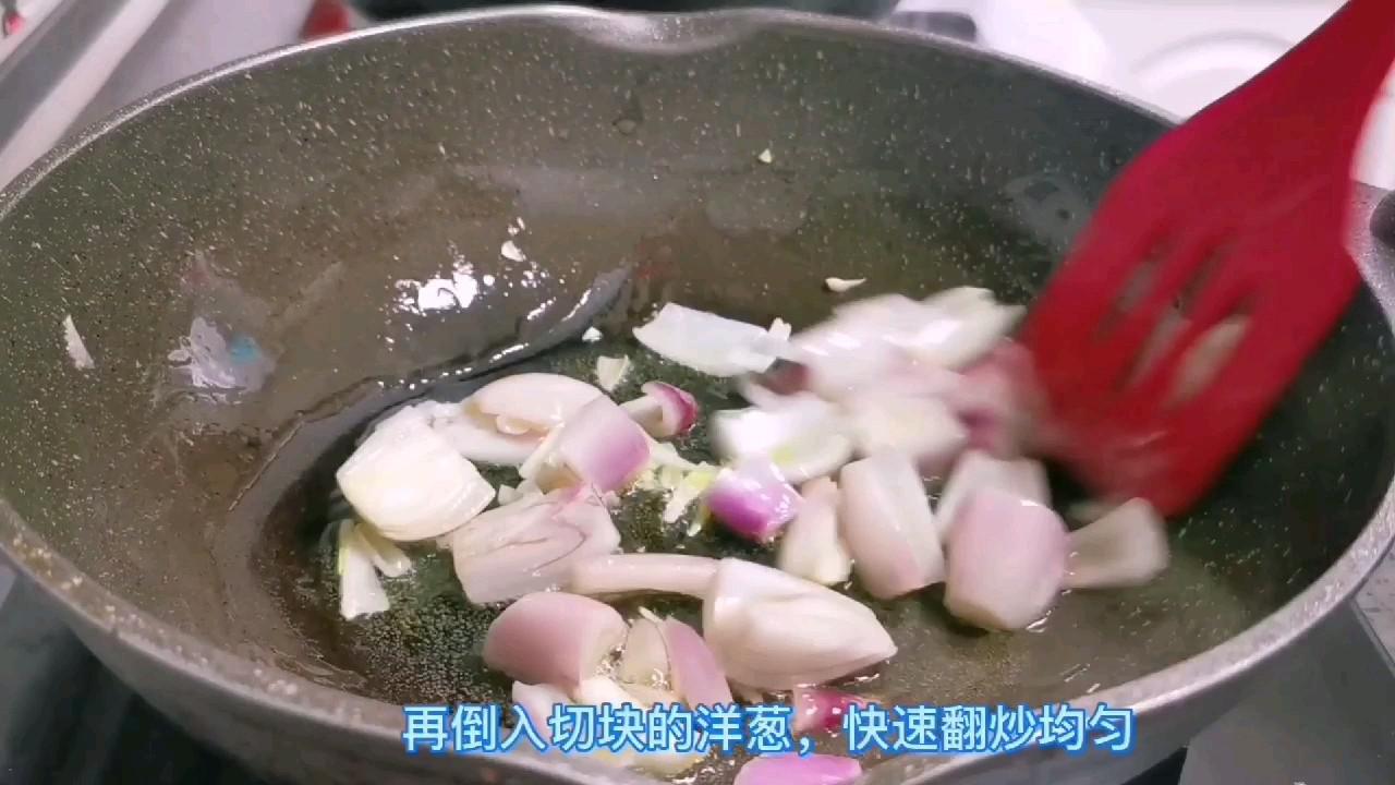 2塊咖喱就能搞定的美味，不需要其他調(diào)味品，兒子說比買的好吃多了的做法-咖喱味煮菜譜