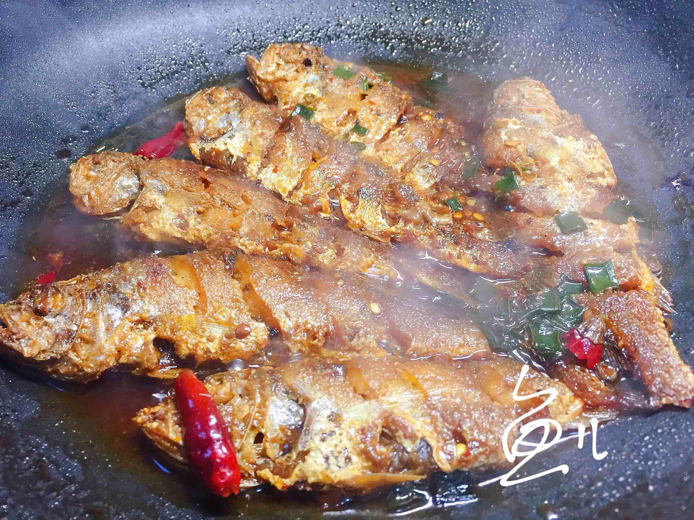 香辣小黃魚的做法-香辣味燉菜譜