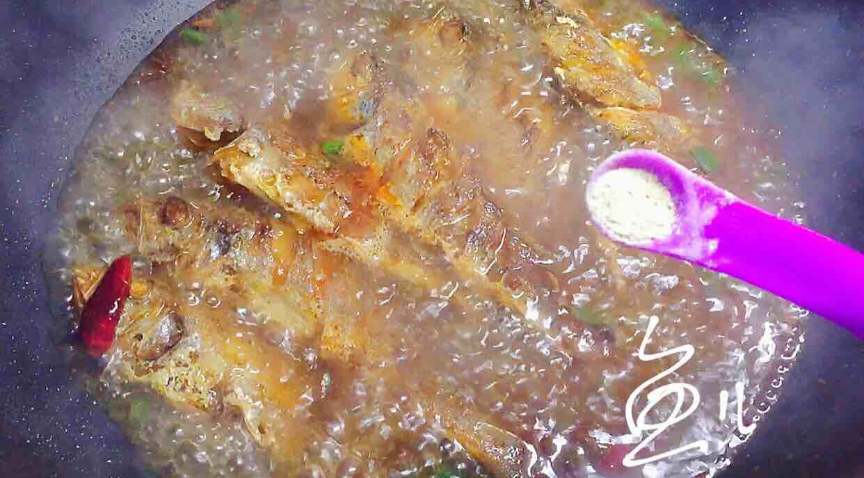 香辣小黃魚的做法-香辣味燉菜譜