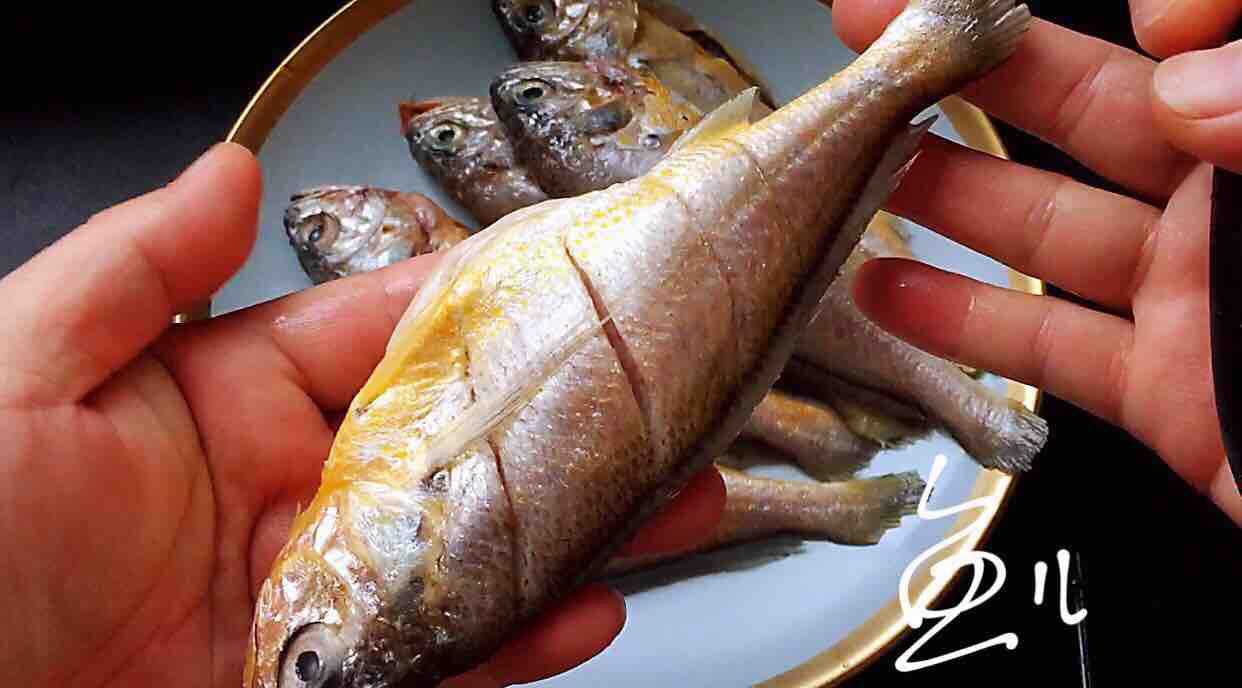 香辣小黃魚的做法-香辣味燉菜譜