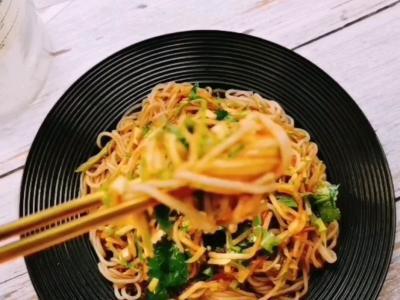 黃瓜拌粉絲的作法-酸辣味拌菜譜