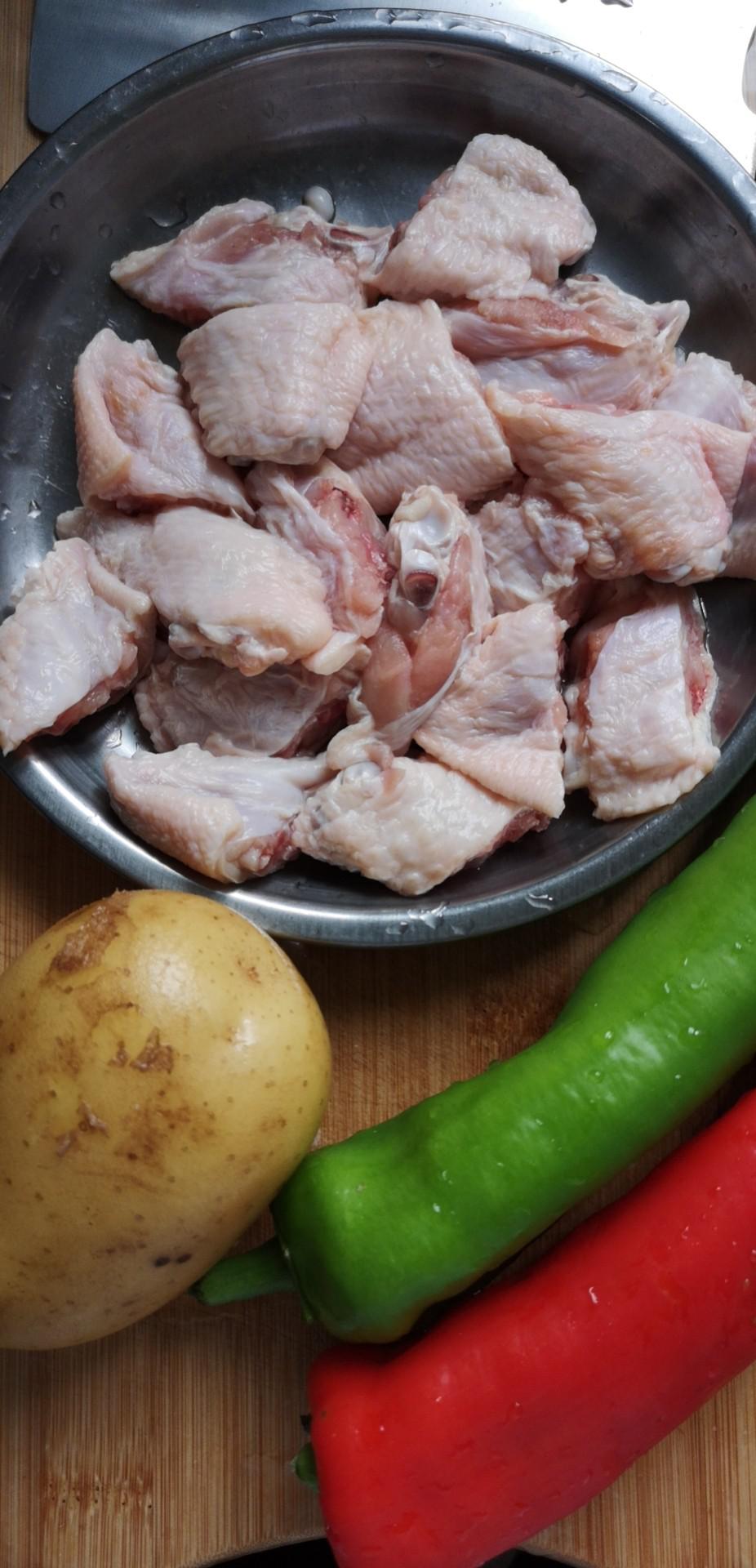 雞翅土豆新組合的做法-家常味燒菜譜