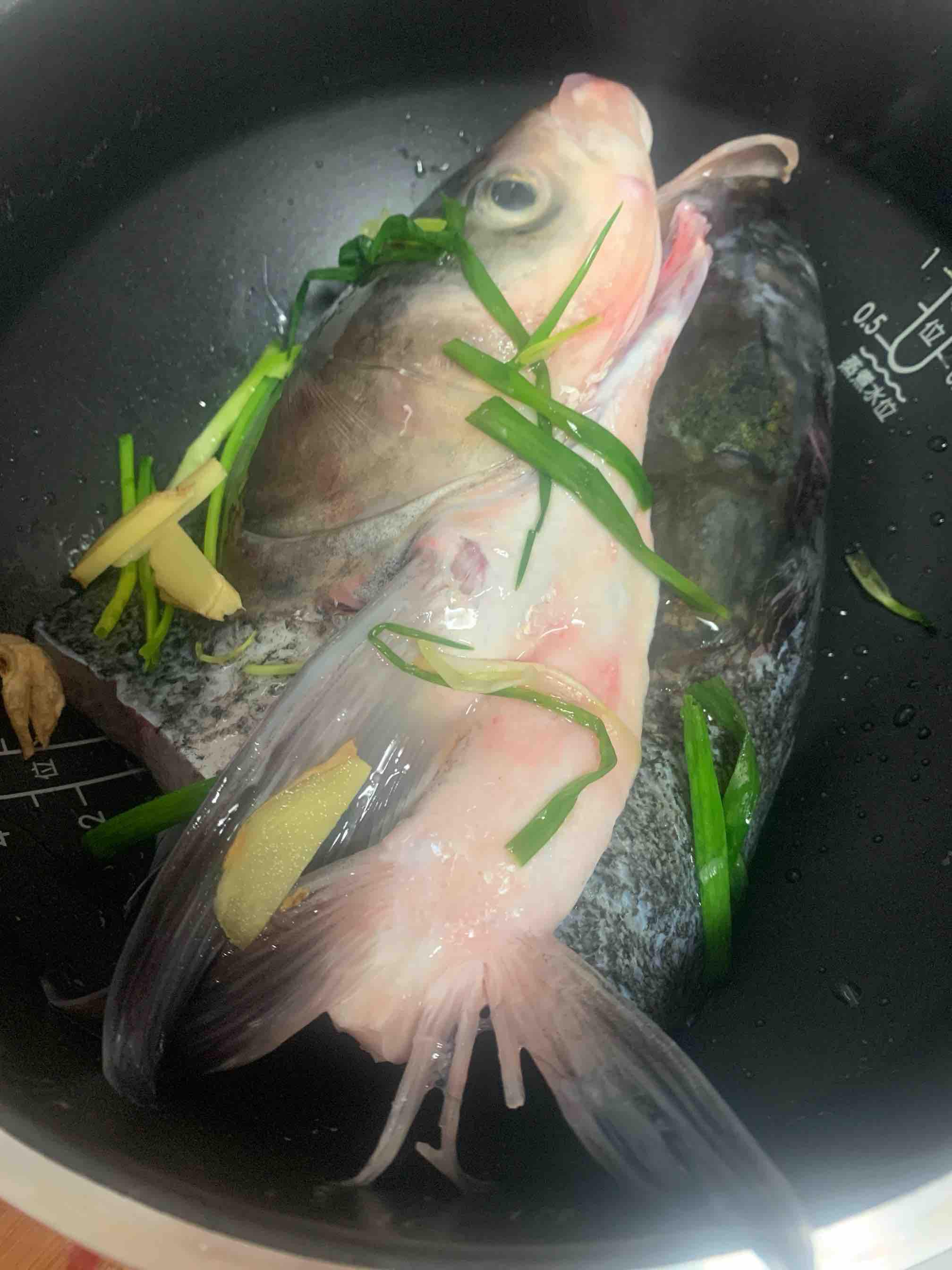 紅燒魚頭豆腐的做法-家常味燒菜譜