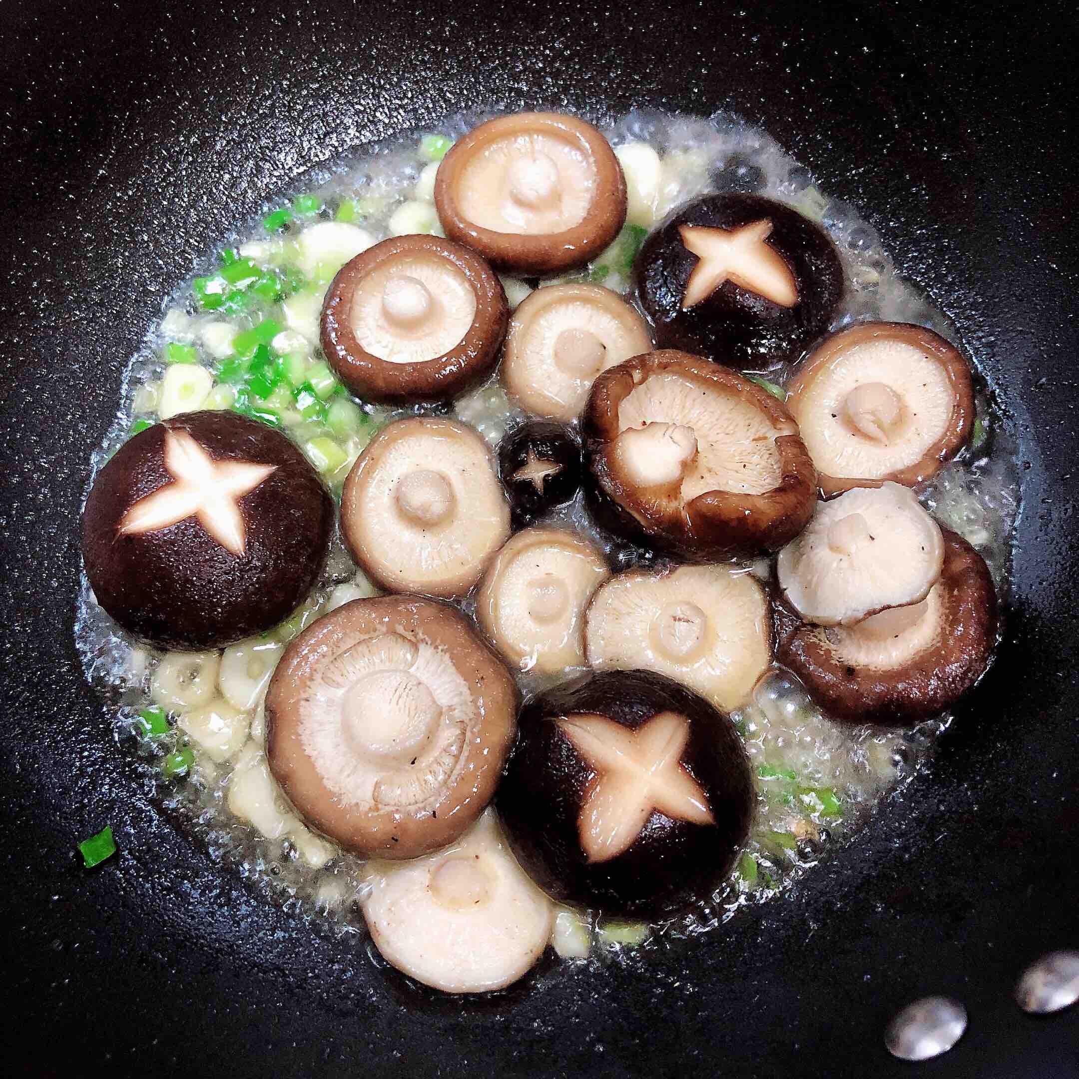 板栗香菇火腿（10分鐘快手菜）的做法-咸鮮味炒菜譜