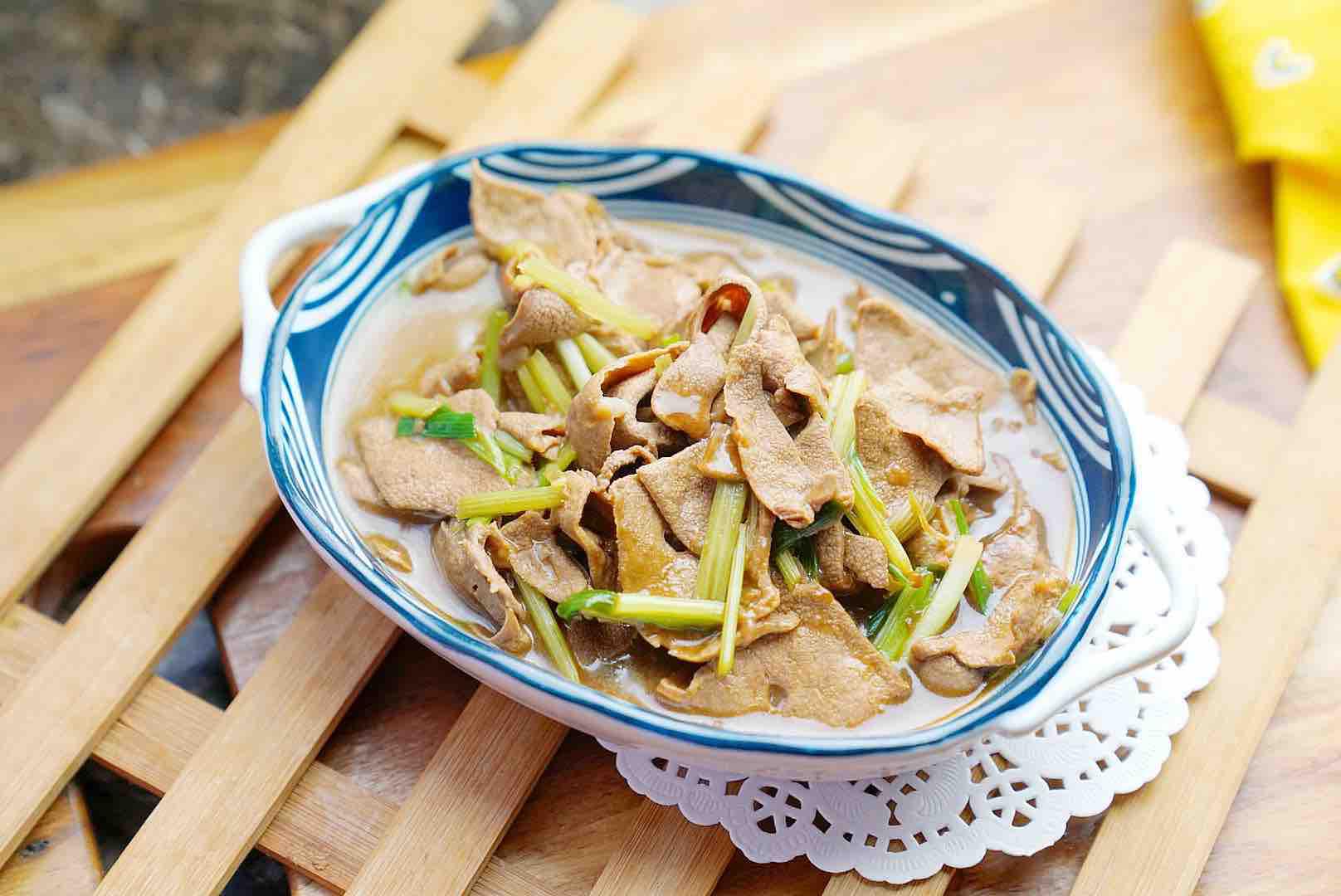 芹菜炒豬肝的做法-家常味燒菜譜