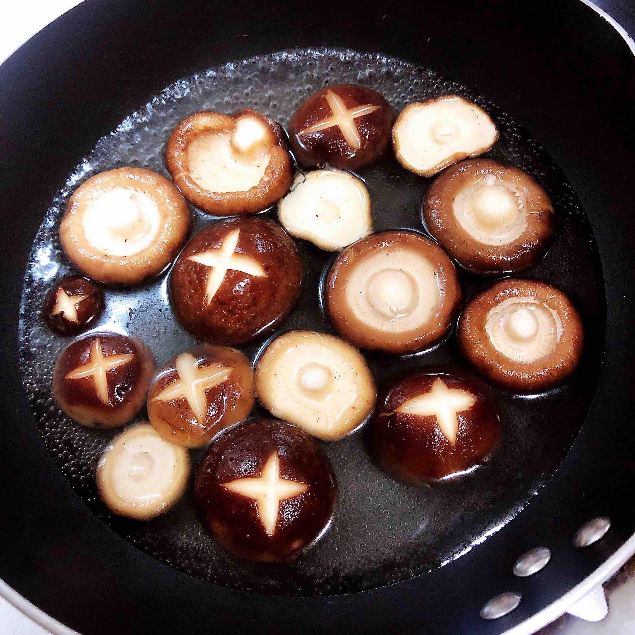 板栗香菇火腿（10分鐘快手菜）的做法-咸鮮味炒菜譜