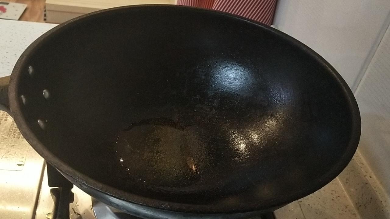 五分鐘快手早餐菜-臘腸蒜苗的做法-咸鮮味炒菜譜