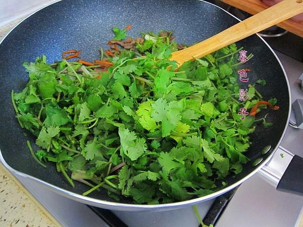 #最美不過中秋味#香菜炒肉絲的做法-家常味炒菜譜