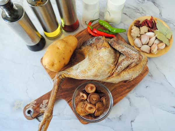 香菇土豆臘雞煲的做法-家常味燉菜譜