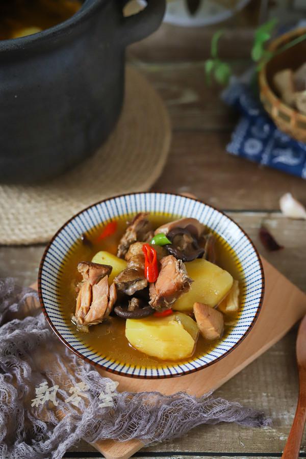 香菇土豆臘雞煲的做法-家常味燉菜譜