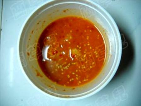 辣白菜燒鯽魚的做法-酸辣味燒菜譜