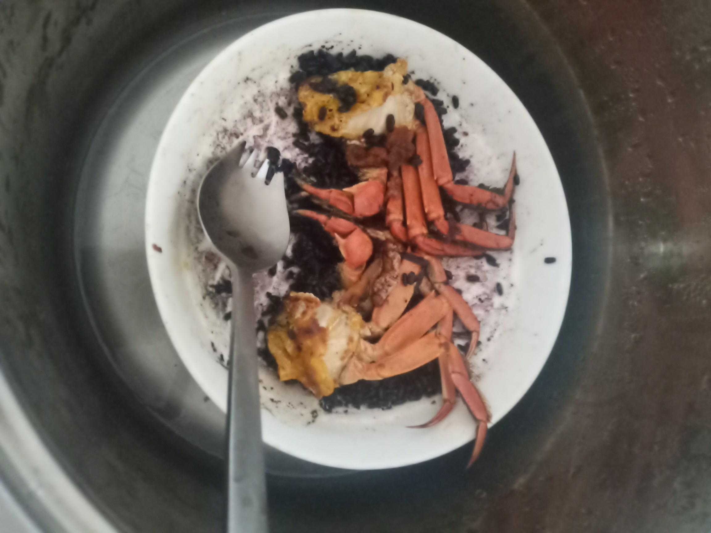 螃蟹蒸黑米的做法-咸鮮味蒸菜譜