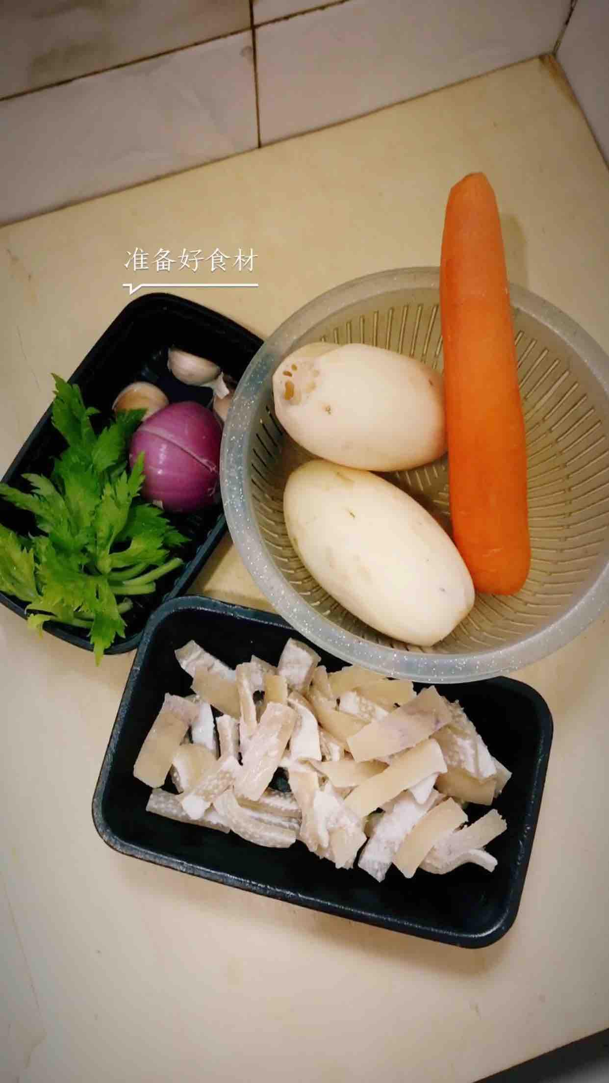 蓮藕燜豬肉皮的做法-家常味燉菜譜