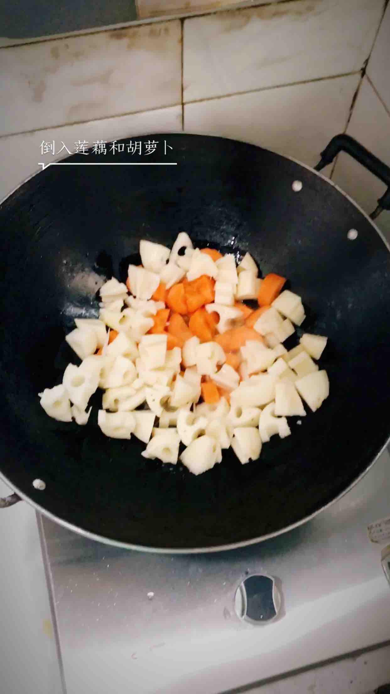 蓮藕燜豬肉皮的做法-家常味燉菜譜