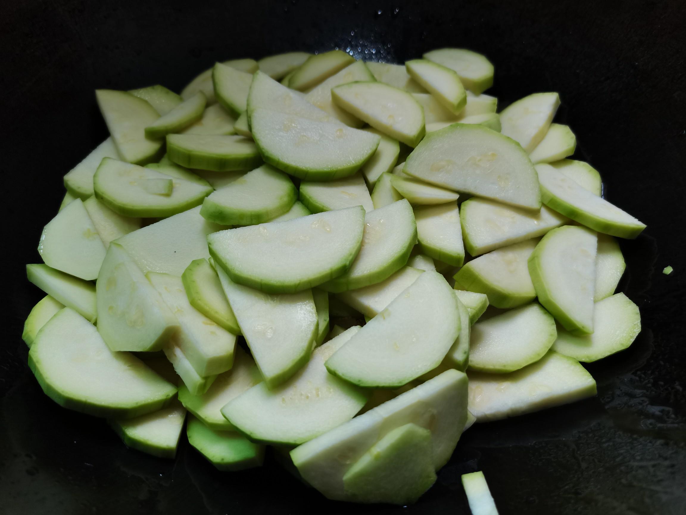 清炒西葫蘆的做法-家常味炒菜譜