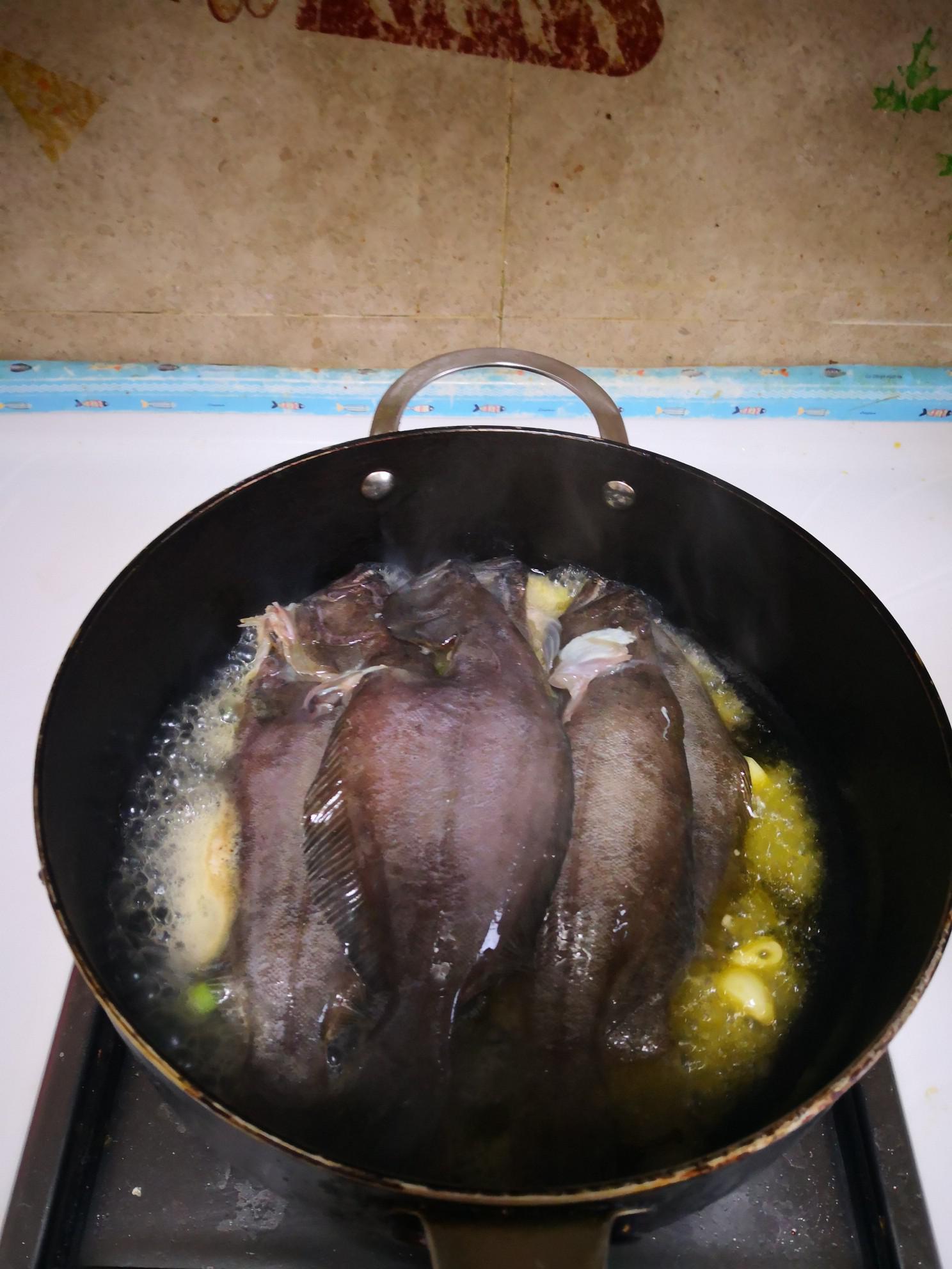 紅燒比目魚的做法-家常味燒菜譜