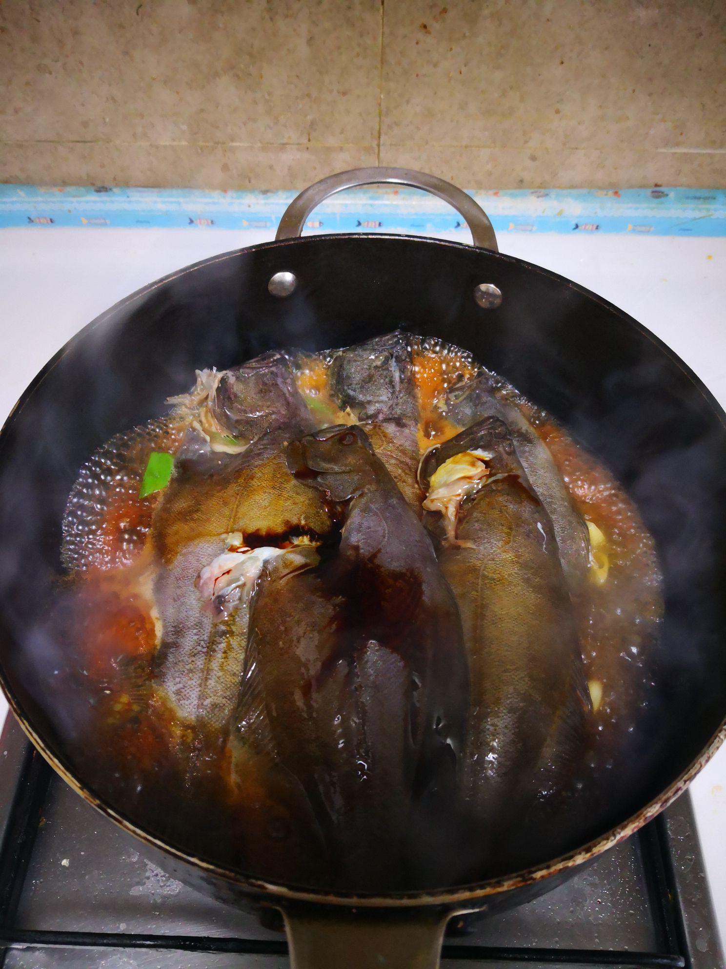 紅燒比目魚的做法-家常味燒菜譜