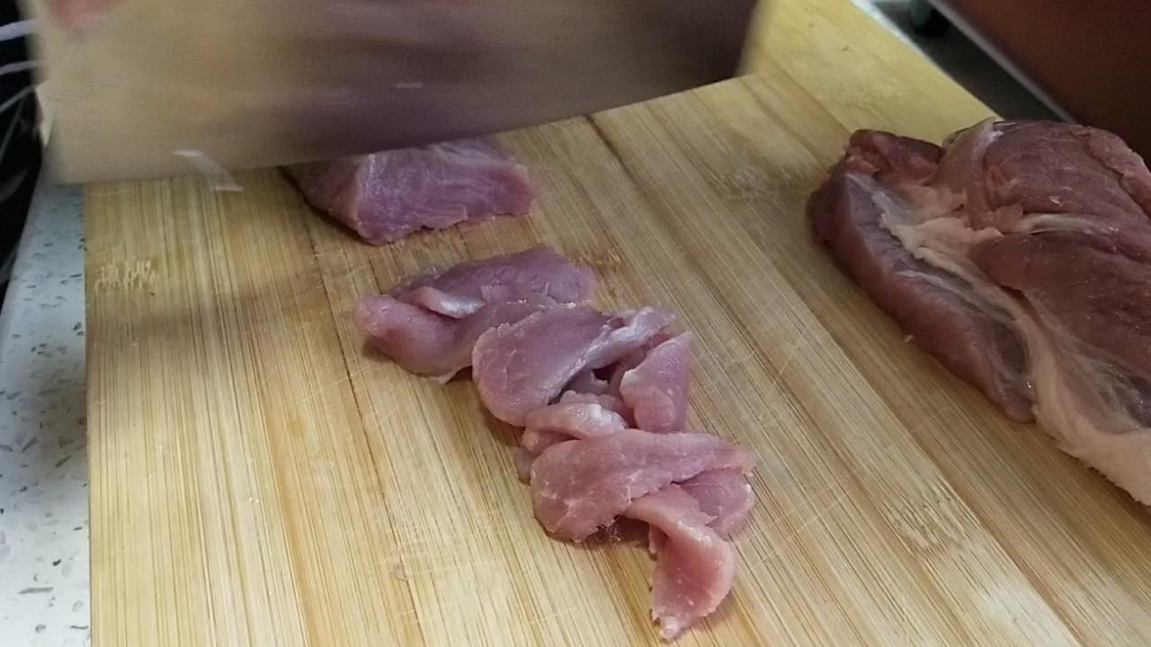 小清新蒜薹炒肉的做法-咸鮮味炒菜譜