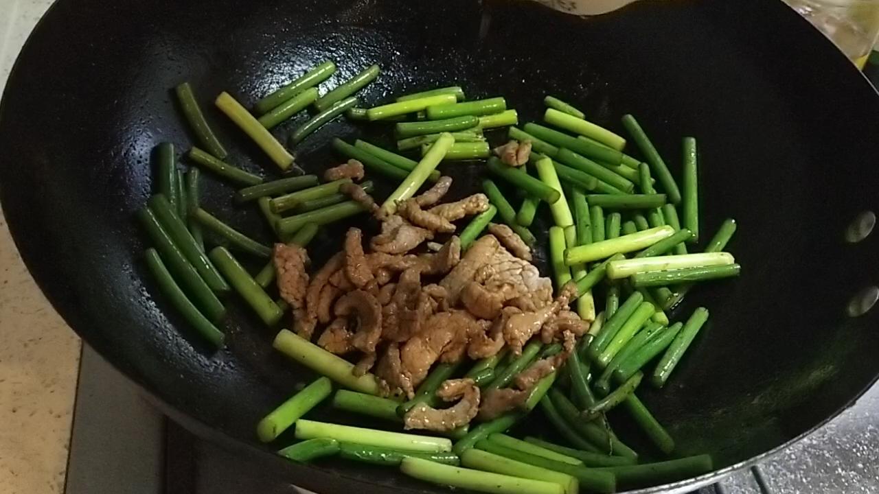 小清新蒜薹炒肉的做法-咸鮮味炒菜譜