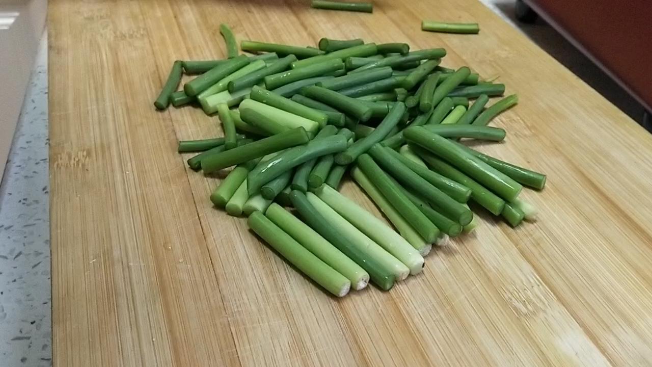 小清新蒜薹炒肉的做法-咸鮮味炒菜譜