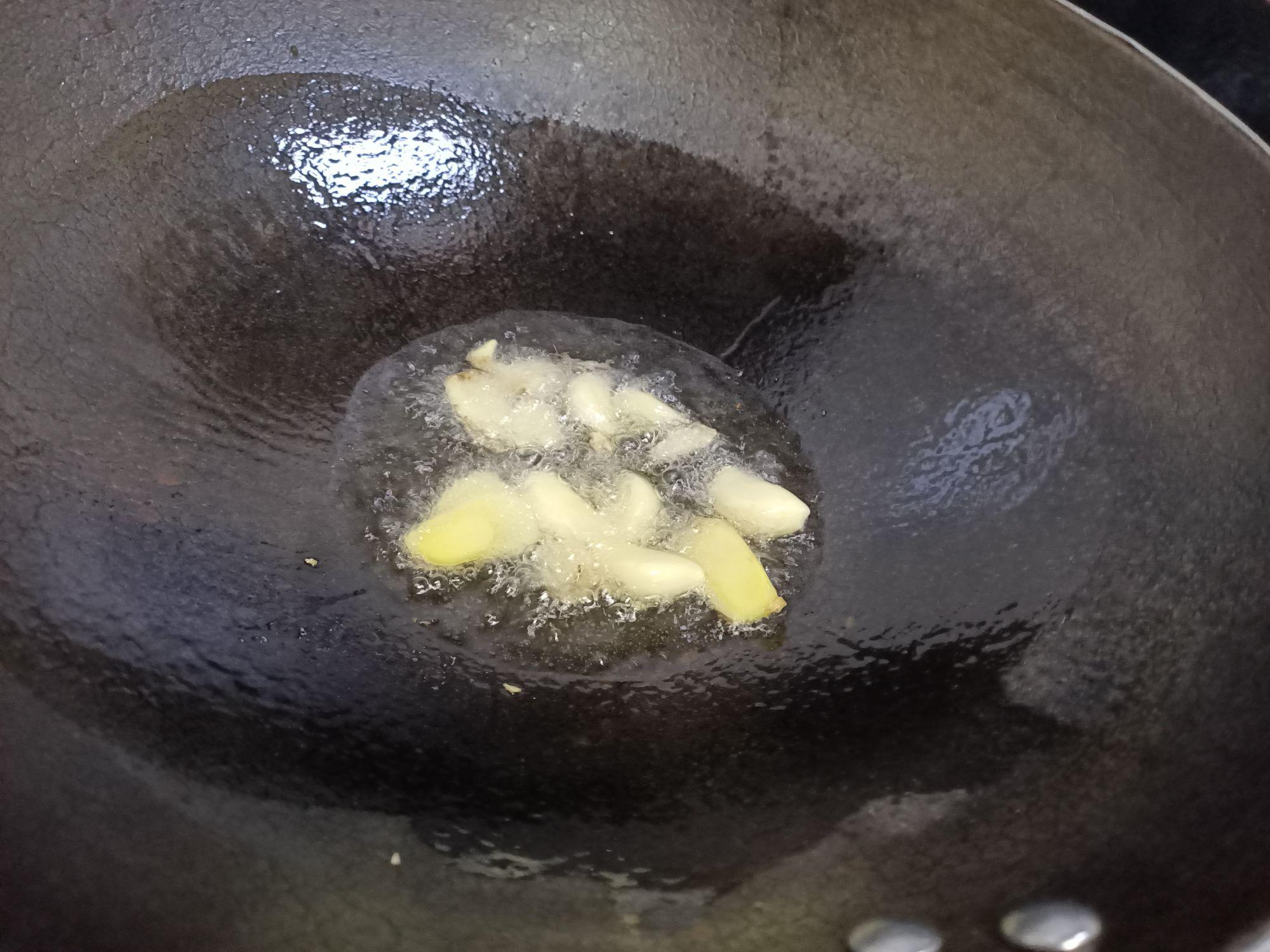 超下飯的酸菜燒鴨血的做法-酸辣味燒菜譜