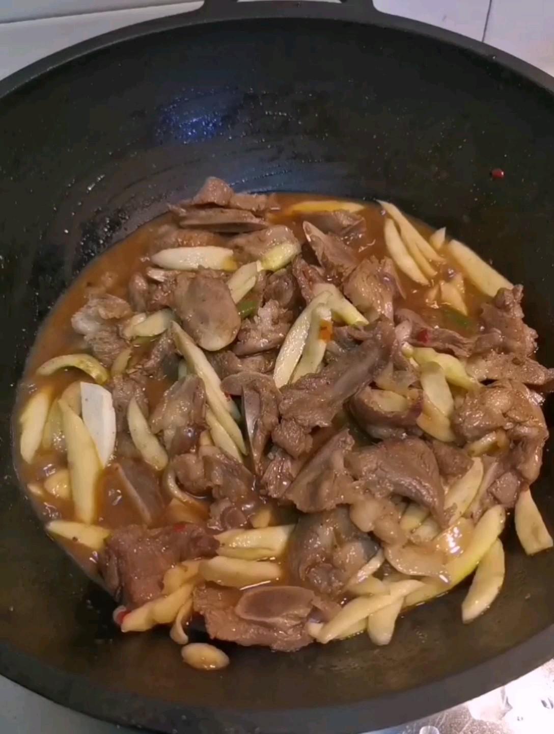 十三香小炒肉的做法-香辣味燒菜譜