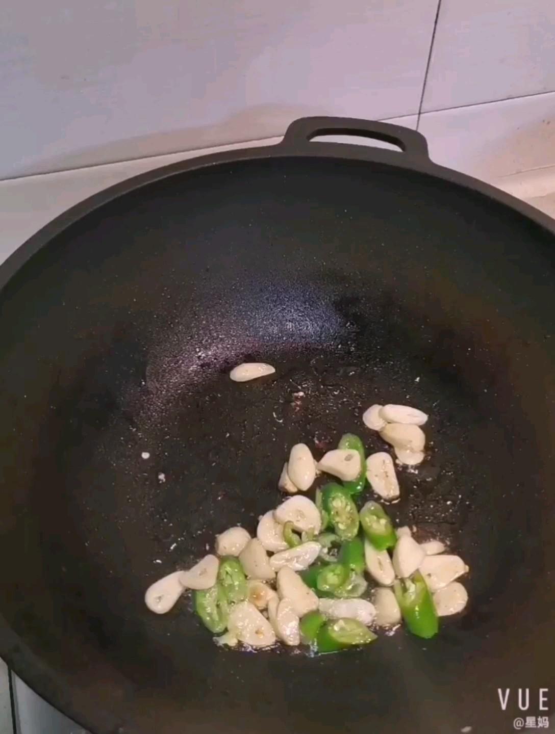 十三香小炒肉的做法-香辣味燒菜譜