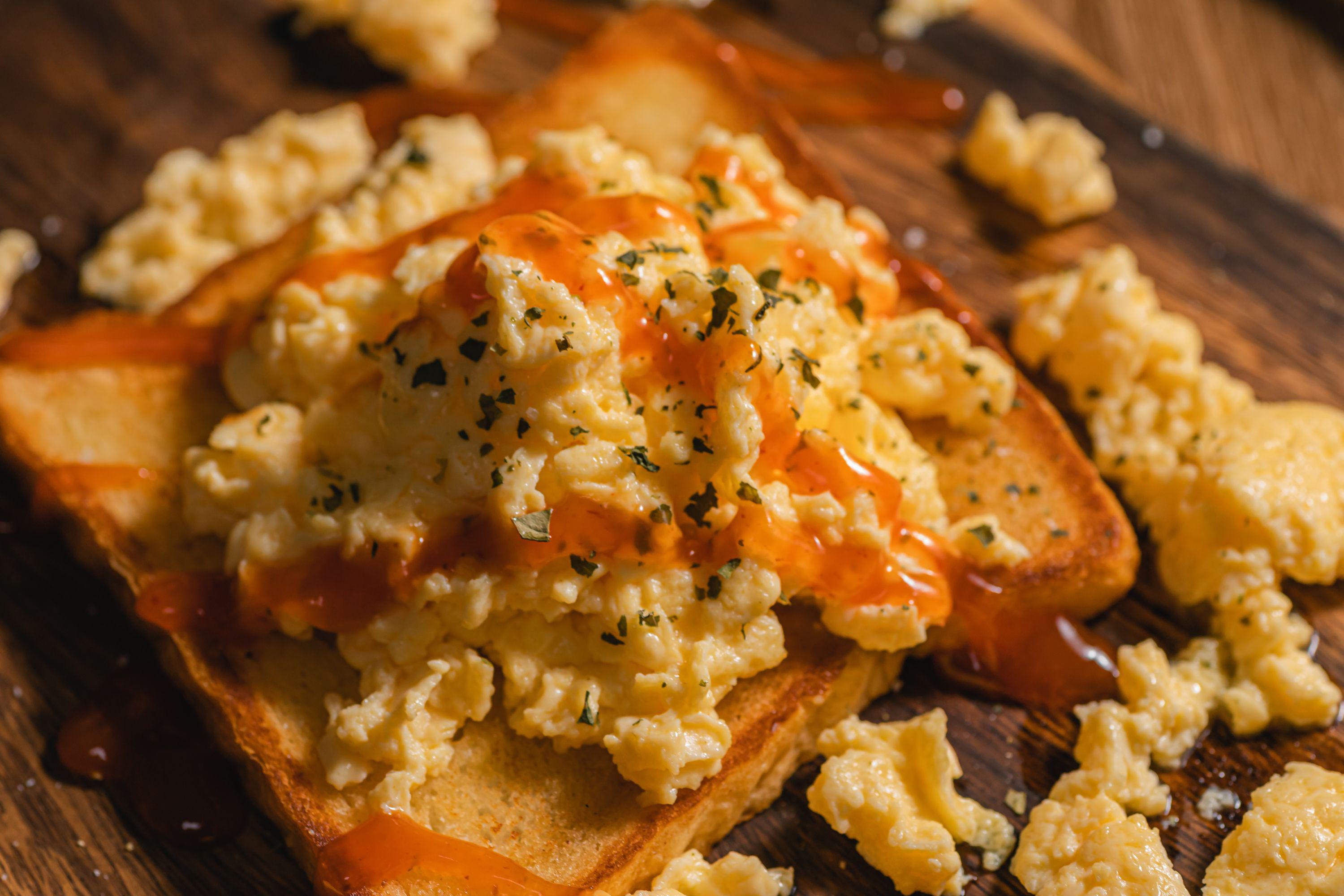 滑蛋脆脆多士的做法-咸鮮味煎菜譜