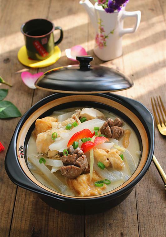 油豆腐牛筋丸蘿卜煲的做法-家常味煲菜譜