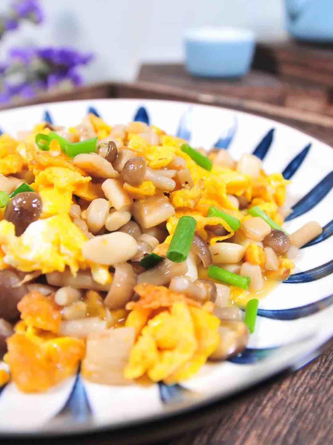 小菇炒雞蛋的做法-家常味炒菜譜