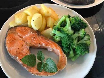 鱒魚簡餐的作法-家常味煎菜譜