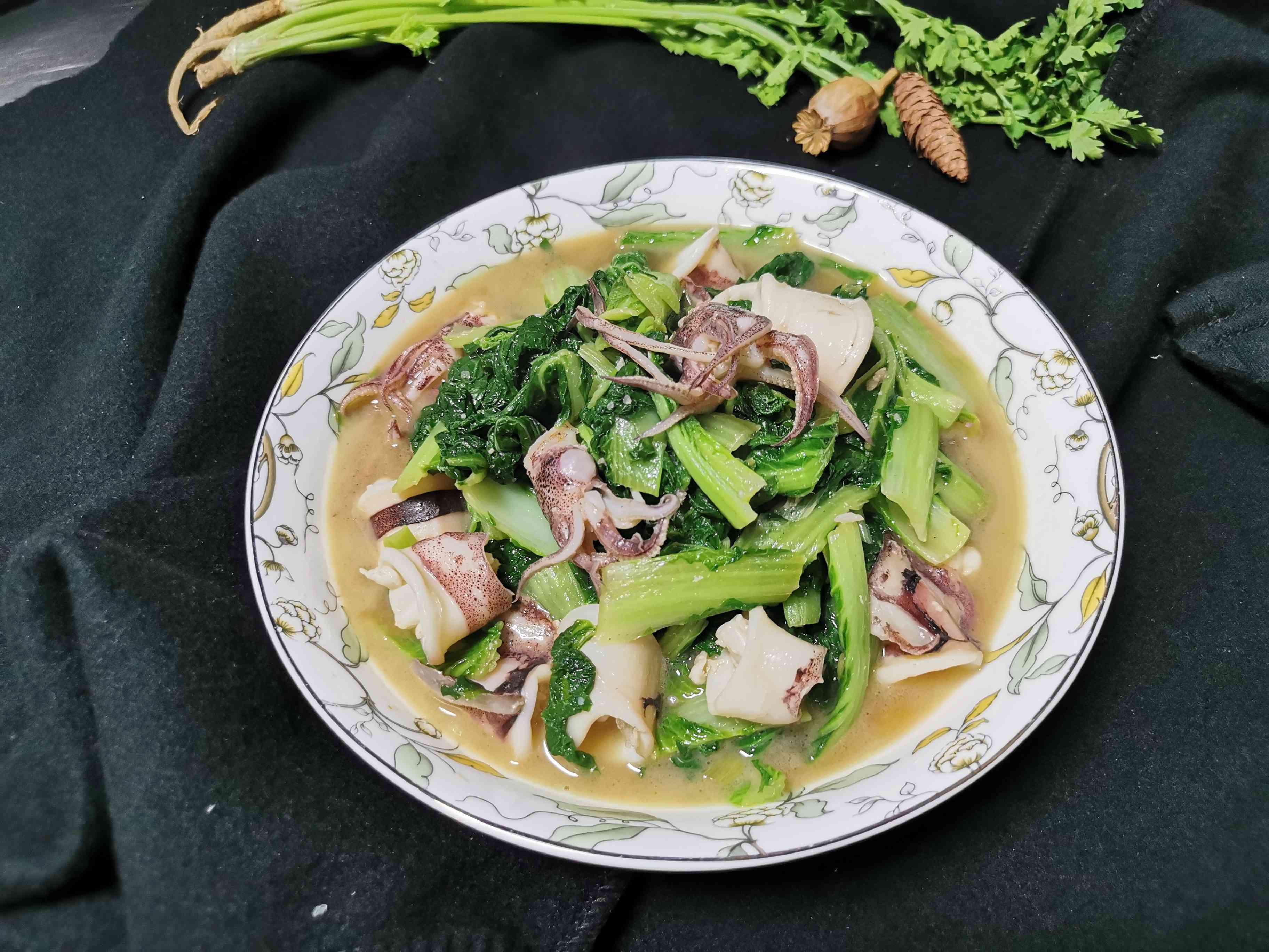 小白菜燒筆管魚的做法-家常味炒菜譜