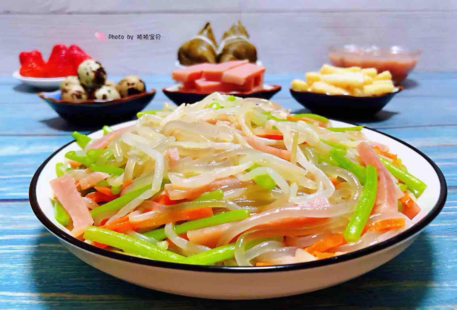 豆芽茼蒿火腿炒粉條的做法-家常味炒菜譜