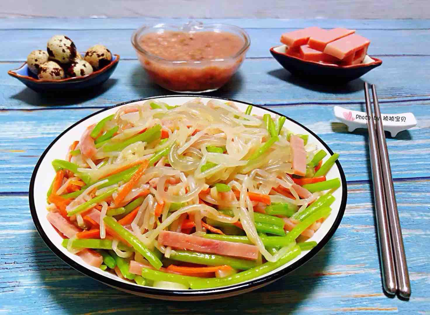 豆芽茼蒿火腿炒粉條的做法-家常味炒菜譜