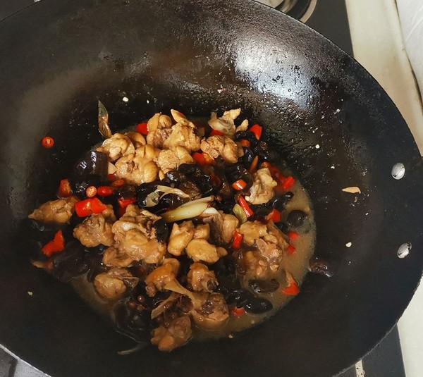 木耳炒雞的做法-咸鮮味炒菜譜