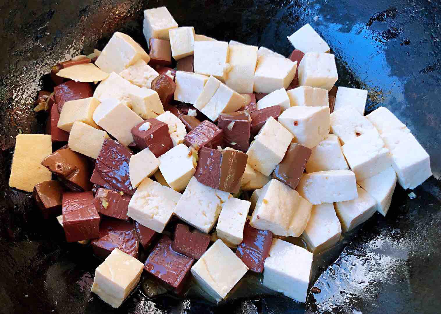 豬血燉豆腐的做法-家常味燉菜譜