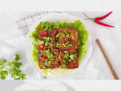 2元錢的豆腐那么做，比肉還下飯的做法-醬香氣烤菜譜